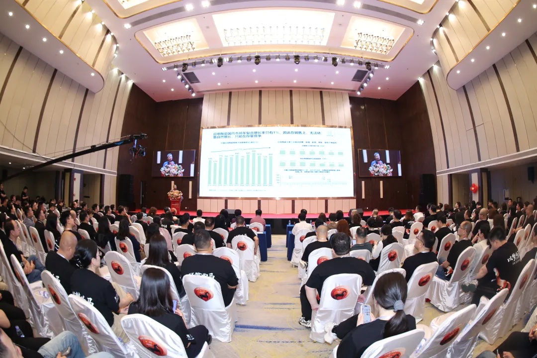 轻启未来，瓷韵新生——赢多多2026新品营销发布会暨42周年庆圆满落幕！